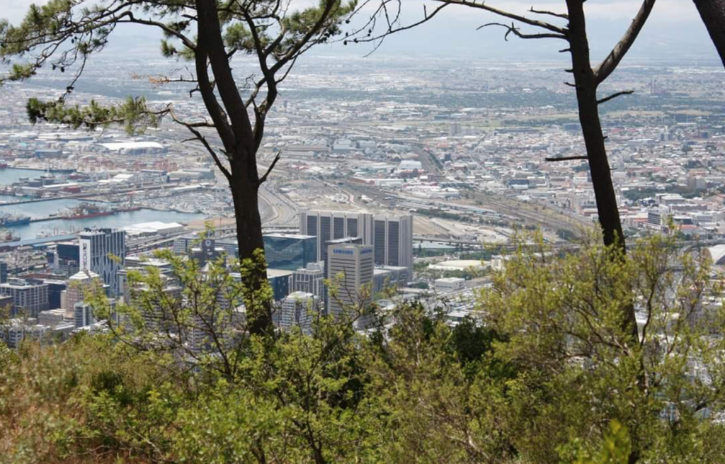 Female tourists threatened on Signal Hill