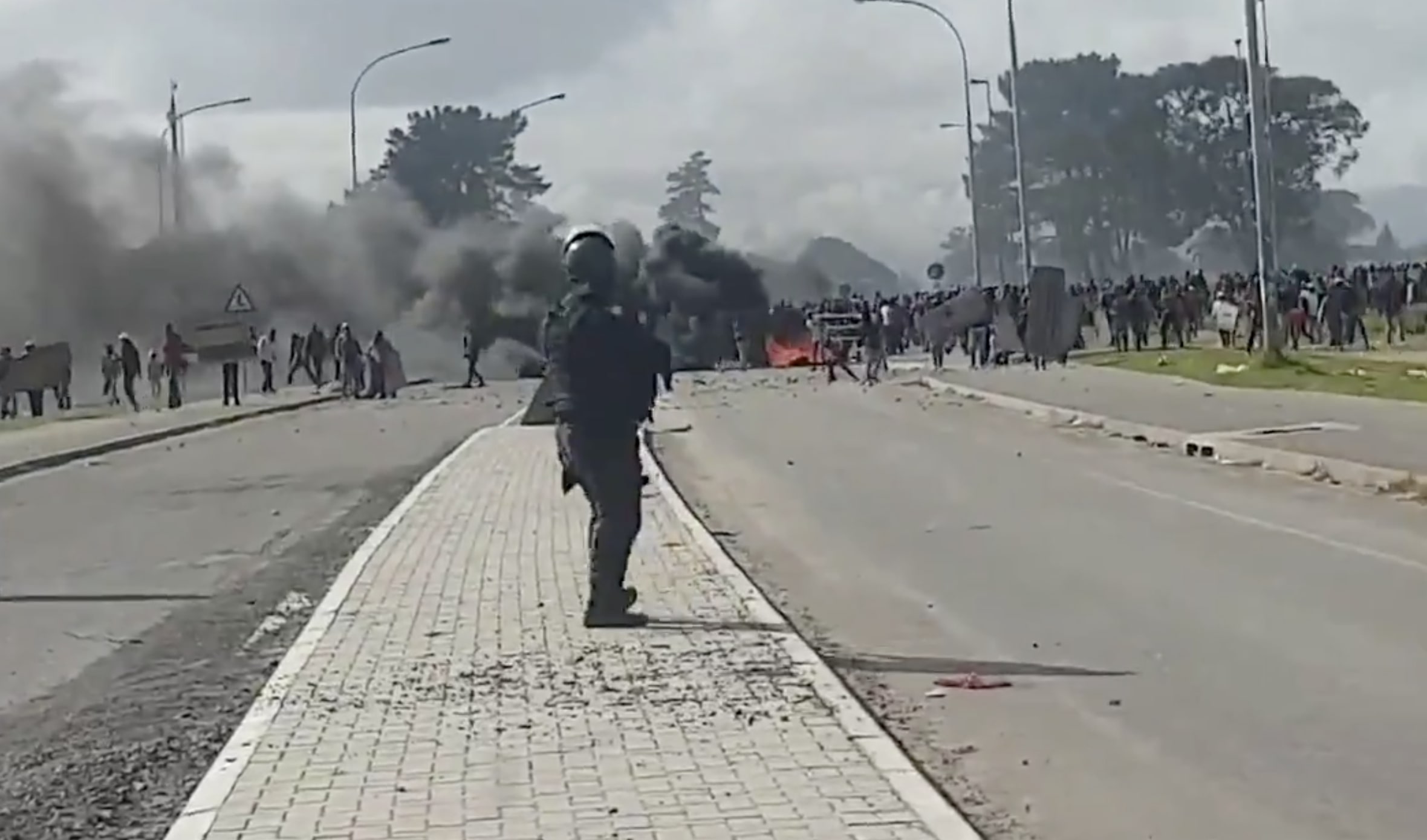 SAPS and protesters clash in Kraaifontein