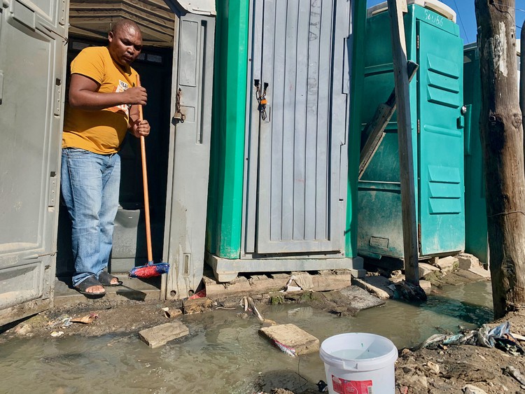 Dunoon residents threaten to empty toilets on N7