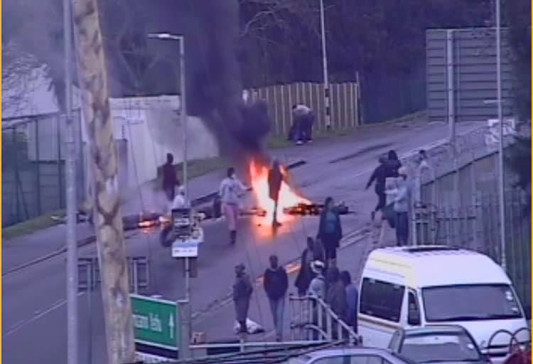 Protests continue in Hout Bay, roads closed