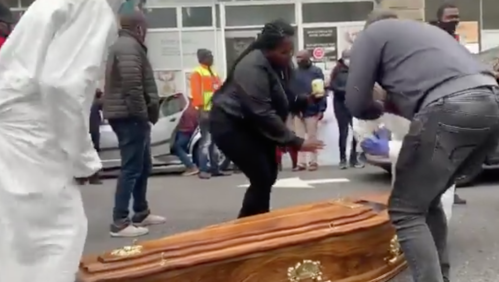 Undertakers protest at Home Affairs