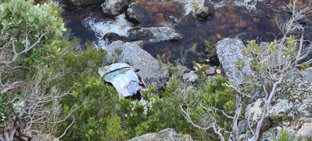 Three injured after car plunges off Bainskloof Pass