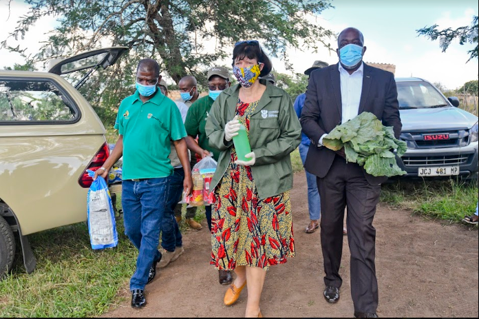 SANParks distributes food to surrounding neighbourhoods