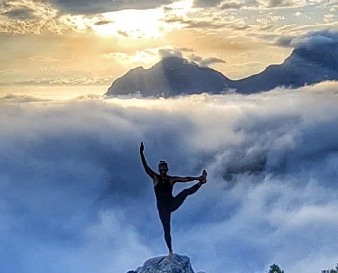 Hikers capture a majestic sunrise on Lion's Head