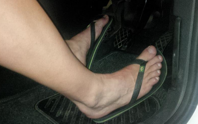 South Africans advised to drive barefoot instead of with flip flops