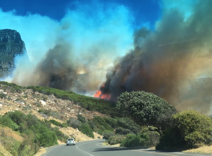 Roads reopened after Camps Bay fire
