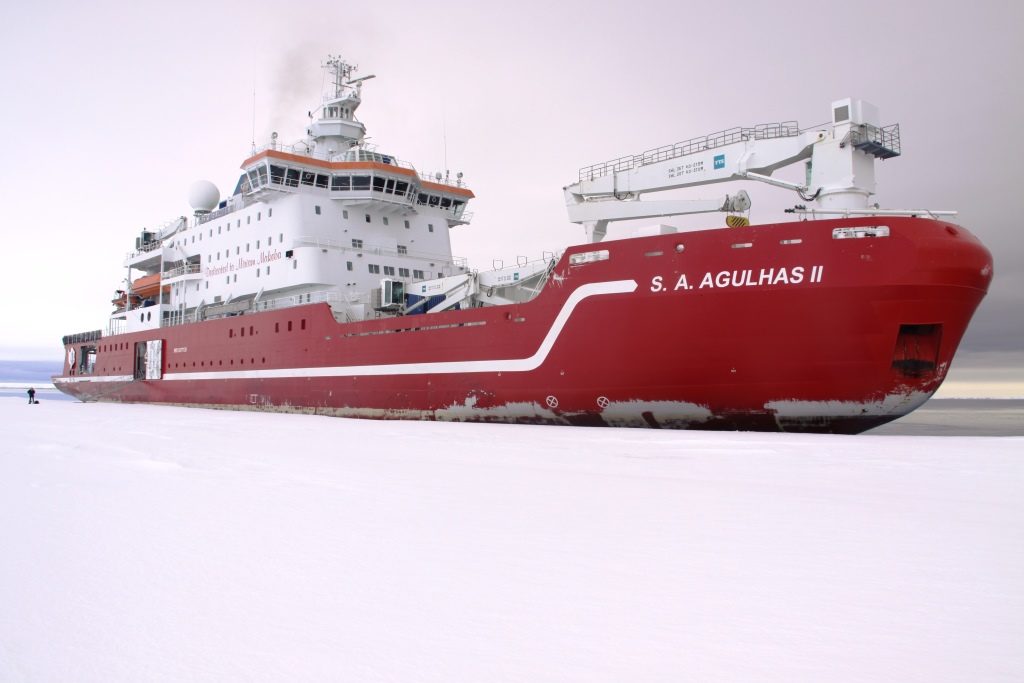 SA Agulhas II arrives safely in Antarctica