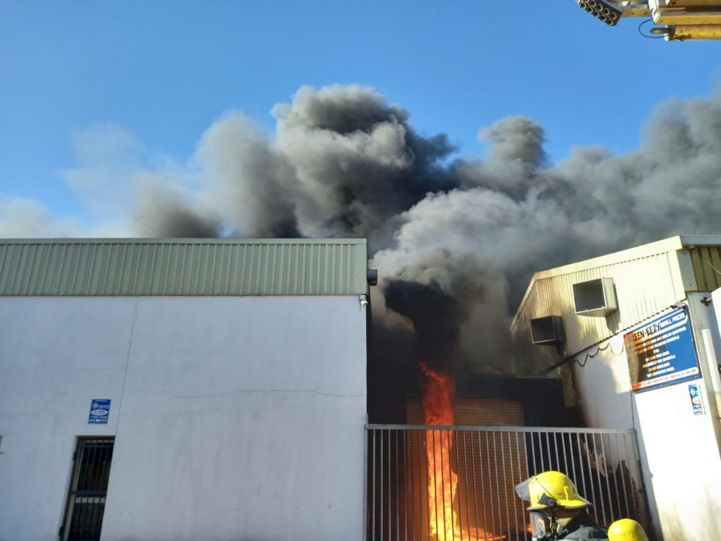 Wall collapses on firefighter in burning Parow factory