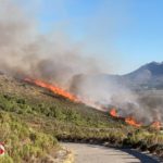 Blaze in the mountains above Franschhoek continues to burn