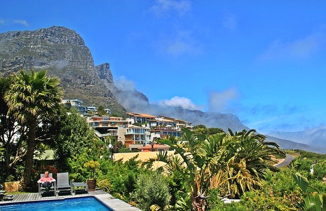 Atlantic Seaboard homes stand empty