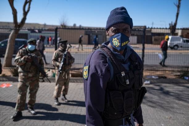 10 People die in Soweto after looting spree stampede
